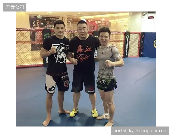 MMA选手赛后直播泪崩，终究难掩伤痛背后的故事