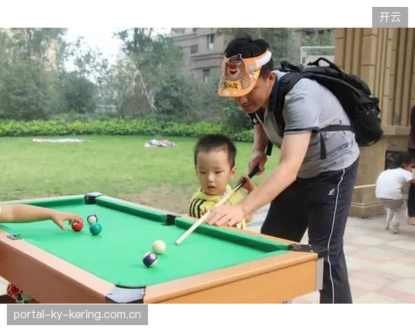 丁俊晖晒童年照，网友：太可爱了吧
